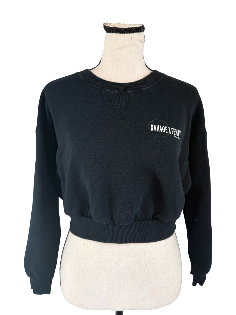 Savage X Fenty Black Cropped Crewneck Sweatshirt Logo Pullover Size Medium